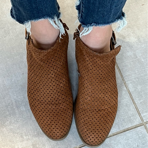 Womens 8.5 Brown Ankle Boots Booties - Picture 7 of 9